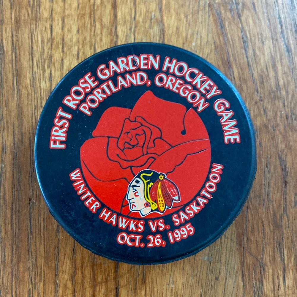 Commemorative hockey puck - Portland Winter Hawks 1995
